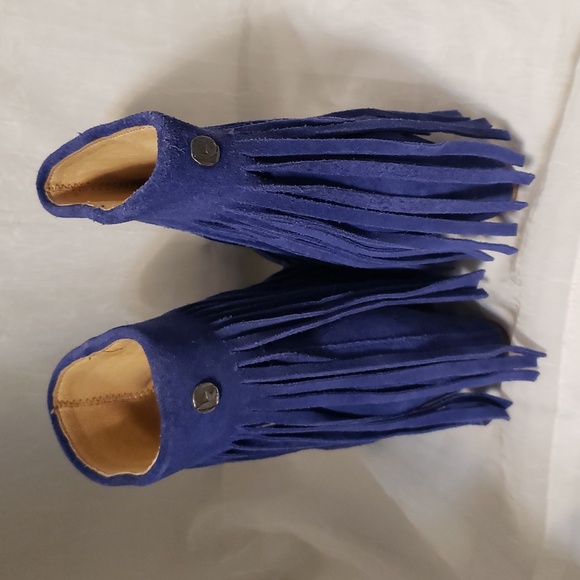 Koolaburra Blue Suede Fringe Ankle Boots 7 - Picture 4 of 12